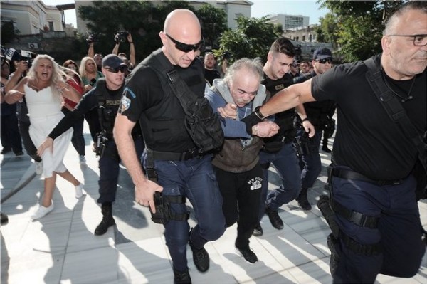 Δίκη Ζέμπερη: Οργή και προπηλακισμός του κατηγορούμενου δολοφόνου