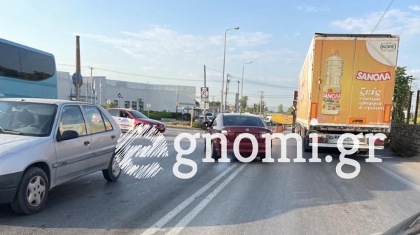 ΚΤΕΛ ΕΥΒΟΙΑΣ ΟΔΟΣ ΣΤΥΡΩΝ: Στρίβουν παράνομα και τα ταξί