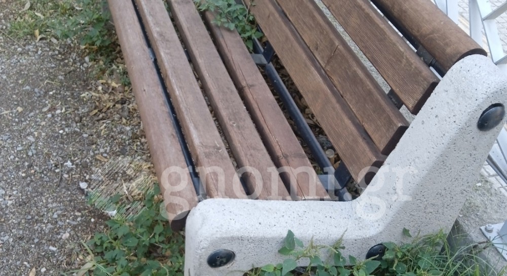 ΧΑΛΚΙΔΑ: Γεμάτη χορτάρια είναι η πλατεία Πυροσβεστικής