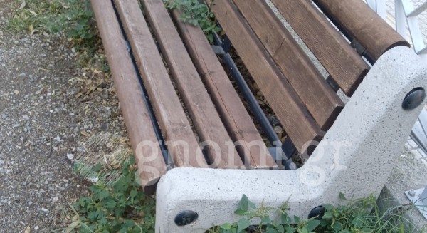 ΧΑΛΚΙΔΑ: Γεμάτη χορτάρια είναι η πλατεία Πυροσβεστικής