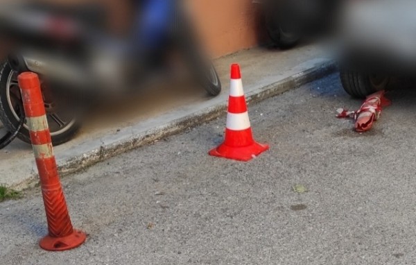 ΧΑΛΚΙΔΑ- ΚΑΤΑΓΓΕΛΙΑ: Δύο πλαστικά κολονάκια ζητάνε οι κάτοικοι εδώ και μήνες και ο Δήμος αδιαφορεί