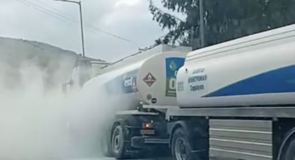 ΛΑΜΨΑΚΟΣ: Πήρε φωτιά ο τροχός βυτιοφόρου