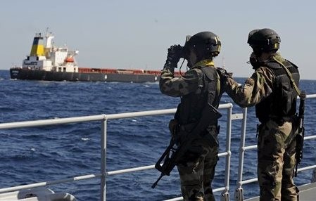 Θα χυθεί αίμα με τους ένοπλους φρουρούς στα πλοία
