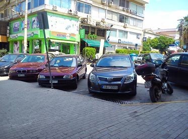 ΧΑΛΚΙΔΑ: Πάρκινγκ για δίκυκλα με ένα μηχανάκι και πέντε αυτοκίνητα