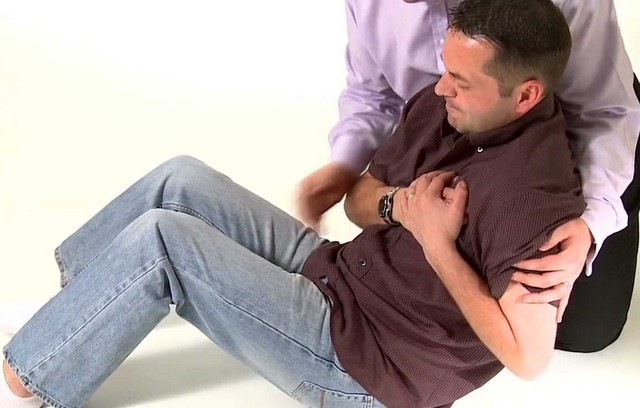 Πως θα καταλάβετε αν παθαίνετε καρδιακή προσβολή ή ανακοπή