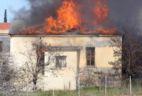 Η φωτιά έσβησε χωρίς τους πυροσβέστες