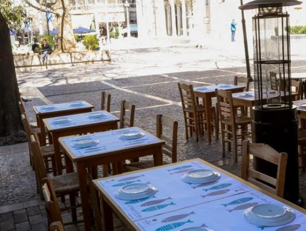 ΚΑΘΙΖΗΣΗ ΣΤΗΝ ΕΣΤΙΑΣΗ: Μαγαζιά δεν σήκωσαν ρολά - Βουτιά έκανε ο τζίρος