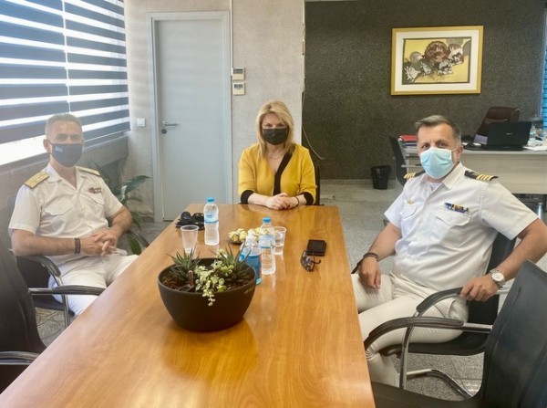 Δύο αξιωματικοί του Λιμενικού επισκέφτηκαν τη Δήμαρχο Χαλκίδας