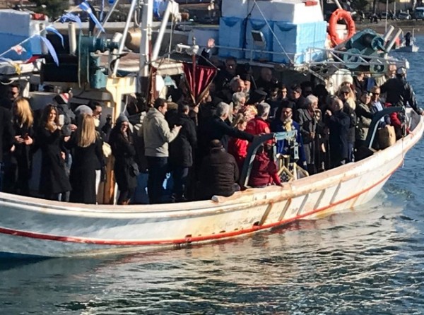 ΑΡΤΑΚΗ: Ο σταυρός των Θεοφανείων θα πέσει στη θάλασσα από το καΐκι του Κώστα Νικολάου