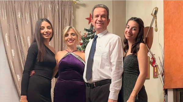 Πρωτοχρονιά με τις γυναίκες της ζωής του για τον Σταύρο Μακαρίου