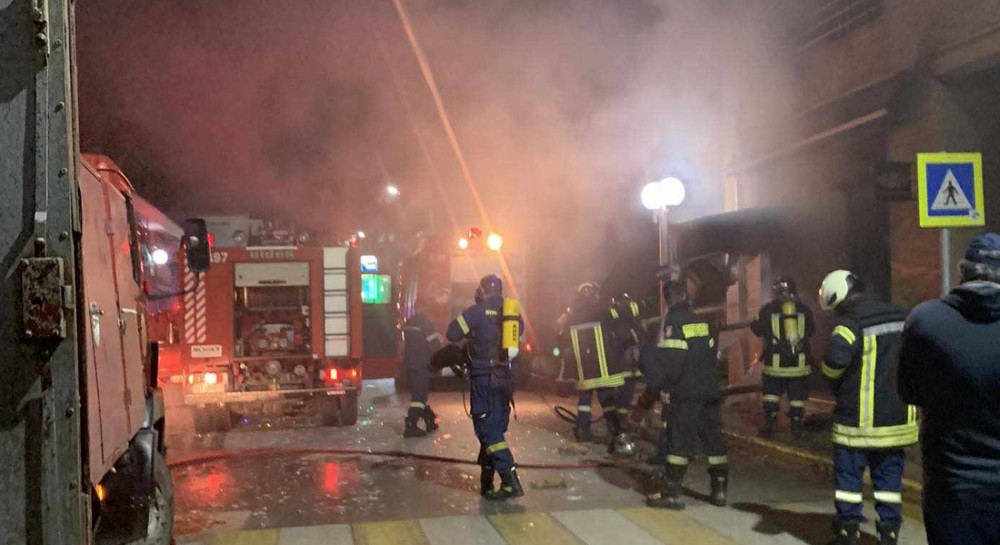 ΨΑΧΝΑ: Ολική καταστροφή σε μπαρ από φωτιά