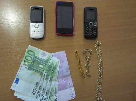 Τον έσφαξε η υπηρέτρια με τον σύντροφό της και τον κουμπάρο της