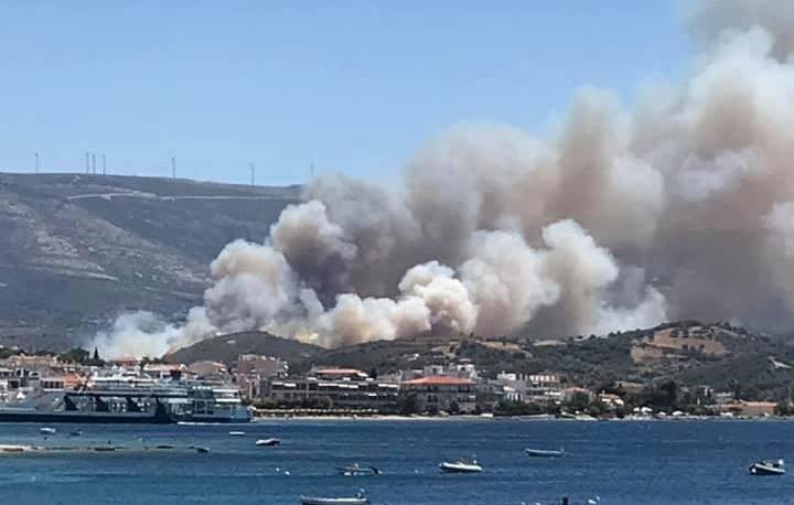 ΦΩΤΙΑ ΣΤΥΡΑ: Εκκενώθηκαν οι οικισμοί Νημποριό και Καγκαδαίοι - Ισχυροί άνεμοι πνέουν στην περιοχή