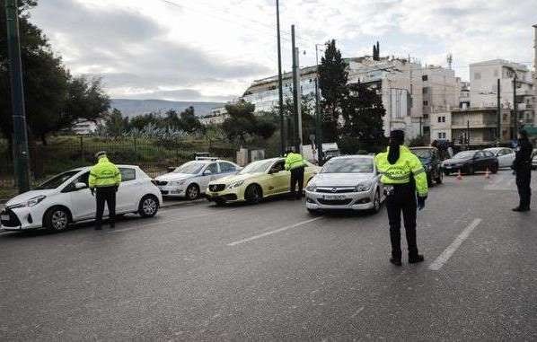 Πρόστιμα σε 106 άτομα την Κυριακή του Πάσχα για μετακίνηση στα χωριά τους