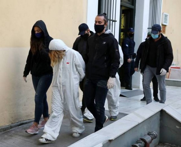 ΑΓΙΑ ΒΑΡΒΑΡΑ: 8 χρόνια φυλακή στην 15χρονη που σχεδίασε τη δολοφονία της μητέρας της (VIDEO)
