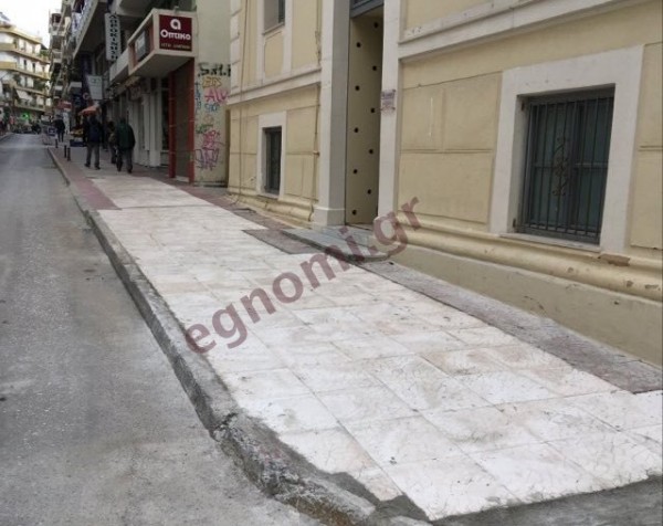 ΑΒΑΝΤΩΝ ΧΑΛΚΙΔΑ: Το πεζοδρόμιο έχασε την ομορφιά του