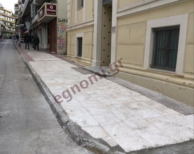 ΑΒΑΝΤΩΝ ΧΑΛΚΙΔΑ: Το πεζοδρόμιο έχασε την ομορφιά του