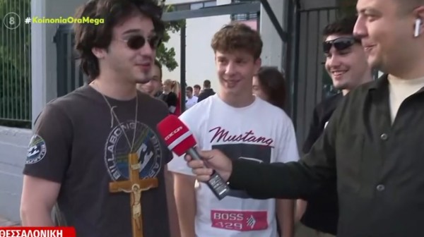 Πανελλήνιες: Υποψήφιος κρέμασε στο στήθος έναν μεγάλο σταυρό και πήγε να γράψει εξετάσεις (Video)