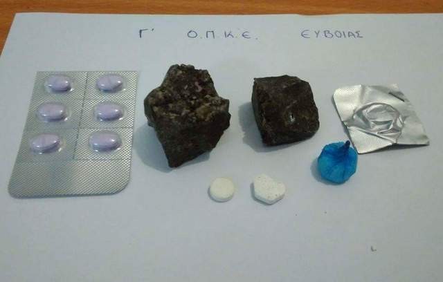 ΚΕΡΑΣΙΑ ΕΥΒΟΙΑΣ: Είχε ηρωίνη σε βράχο και ναρκωτικά χάπια 41χρονος Έλληνας (pic)