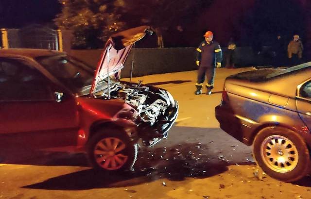 Τρομακτική σύγκρουση στο δρόμο Ψαχνών- Χαλκίδας - Τραυματίστηκε ο ένας οδηγός (φωτό)