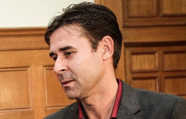 ΒΑΣΙΛΗΣ ΤΣΙΑΡΤΑΣ: Τον ...αποκήρυξαν η μητέρα και η αδερφή του λόγω των πολιτικών του πεποιθήσεων