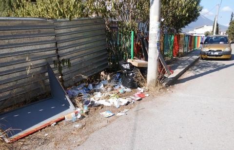 Σκουπιδαριό δίπλα σε Νηπιαγωγείο της Χαλκίδας