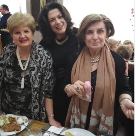 Η πρόεδρος του Λυκείου Ελληνίδων ήταν η τυχερή στην πίτα που έκοψαν οι σοροπτιμίτριες