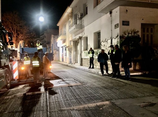 ΧΑΛΚΙΔΑ: Συνεχίζονται και σήμερα Τετάρτη το βράδυ οι εργασίες ασφαλτόστρωσης της οδού Νεοφύτου