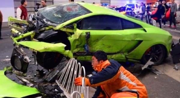 Lamborghini και Ferrari τράκαραν σε ...fast and furious race!