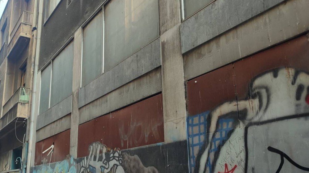 ΟΜΟΝΟΙΑ: 27χρονος μαχαίρωσε, βίασε και κλείδωσε σε εγκαταλελειμμένο κτήριο μια 33χρονη