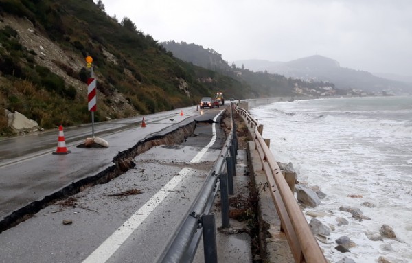 ΚΚΕ: Ο λαός της Εύβοιας πληρώνει βαρύ φόρο αίματος στους απαράδεκτους δρόμους
