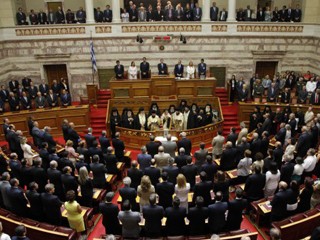 Oρκίστηκαν οι 300 της νέας Bουλής