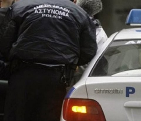 Υπαστυνόμος στο Κολωνάκι έσπασε στο ξύλο γυναίκα που δεν ενέδωσε στις σεξουαλικές του ορέξεις