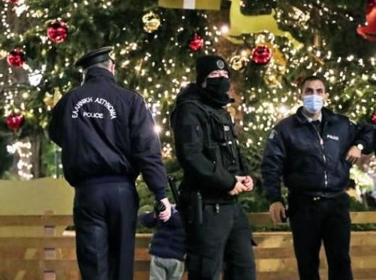 ΕΥΒΟΙΑ: Η Αστυνομία έκανε ντου σε σπίτι την παραμονή των Χριστουγέννων και μοίρασε πρόστιμα