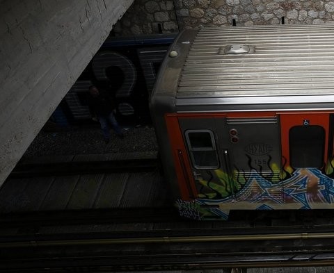 Μοσχάτο: Αυτοκτόνησε 14χρονο κορίτσι - Eπεσε στις γραμμές του τρένου