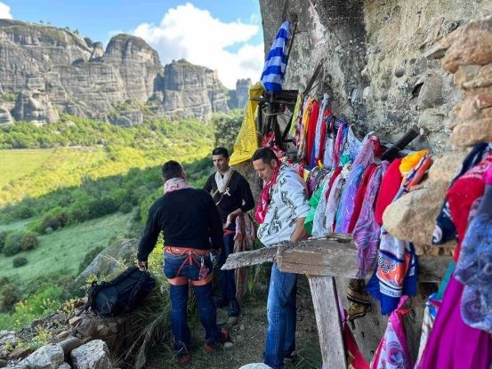 ΜΕΤΕΩΡΑ - ΚΑΣΤΡΑΚΙ: Ραγίζει καρδιές το βίντεο που αναφωνούν τα ονόματα των τριών κοριτσιών που έχασαν τη ζωή τους στα Τέμπη