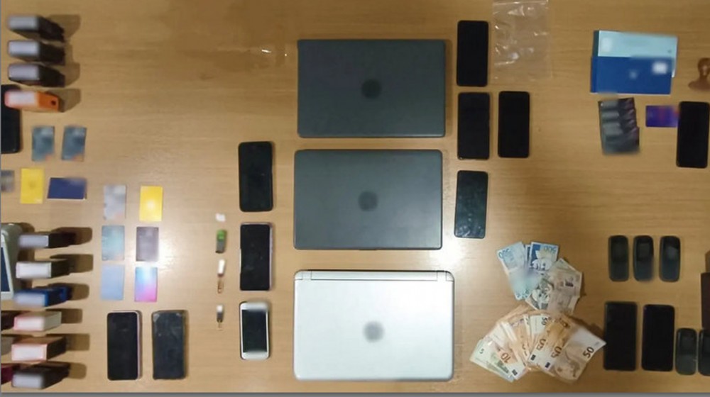 Σπείρα διεθνών απατεώνων ...δάγκωσε δύο Λαμιώτες και τους απέσπασε 75.400 ευρώ