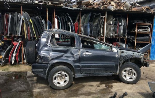 ΧΑΛΚΙΔΑ: Βρέθηκαν κλεμμένα αυτοκίνητα σε μάντρα ανταλλακτικών