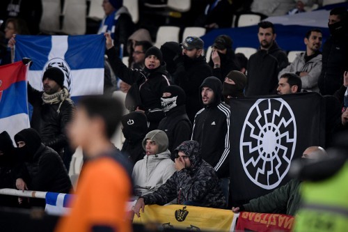 Ναζιστικοί χαιρετισμοί και σύμβολα των Ες‑Ες στον αγώνα της Εθνικής Ελλάδος