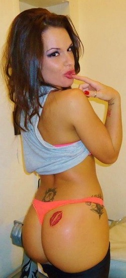 Έχει tattoo παντού!