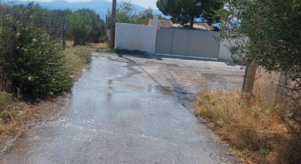 ΕΡΕΤΡΙΑ: Λιμνοθάλασσα από διαρροή νερού