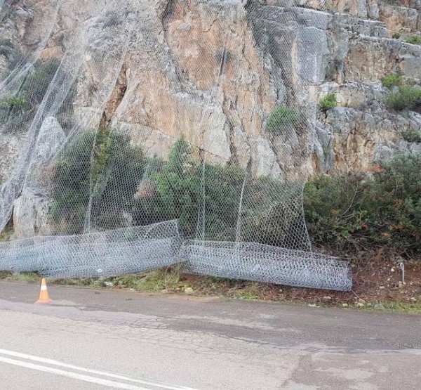 Άρχισε το έργο βραχοπροστασίας στο δρόμο Χαλκίδας -Λουκίσια