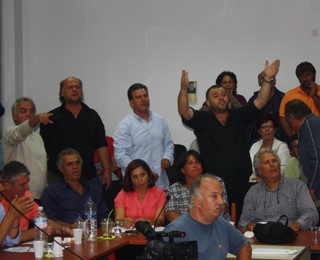 Φωνές και βρισιές στο Mαντούδι