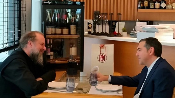 Ο Αλέξης Τσίπρας και ο Χαλκιδέος Μητροπολίτης Φιλόθεος γευμάτισαν μαζί στη Θεσσαλονίκη