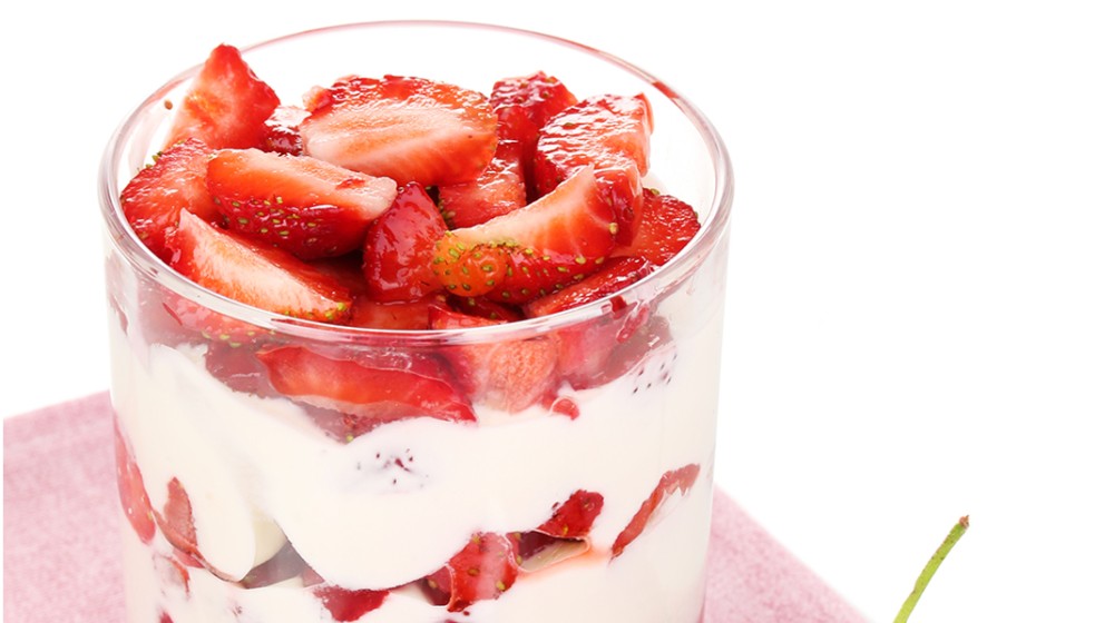 Γλυκό με γιαούρτι και φράουλες