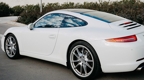 Ληστές διέρρηξαν μεζονέτα και έφυγαν σαν κύριοι με την πόρσε του 60χρονου ιδιοκτήτη