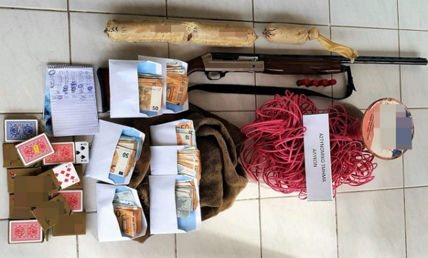 Εννιά άτομα μαζεύτηκαν σε σπίτι να παίξουν Θανάση και τα πρόστιμα έπεσαν βροχή