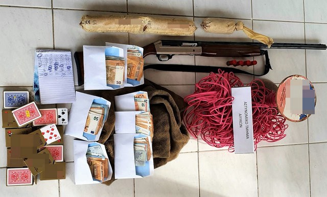 Εννιά άτομα μαζεύτηκαν σε σπίτι να παίξουν Θανάση και τα πρόστιμα έπεσαν βροχή