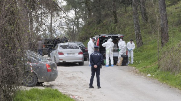 Αστυνομικό θρίλερ: Βρέθηκε σορός άνδρα με χειροπέδες στο χέρι - Όλα δείχνουν αυτοκτονία!