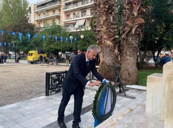 Κατέθεσε στεφάνι για τις Ένοπλες Δυνάμεις ο Σπύρος Πνευματικός
